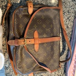 Authentic Louis Vuitton Saumur 30 - NEEDS REPAIRED